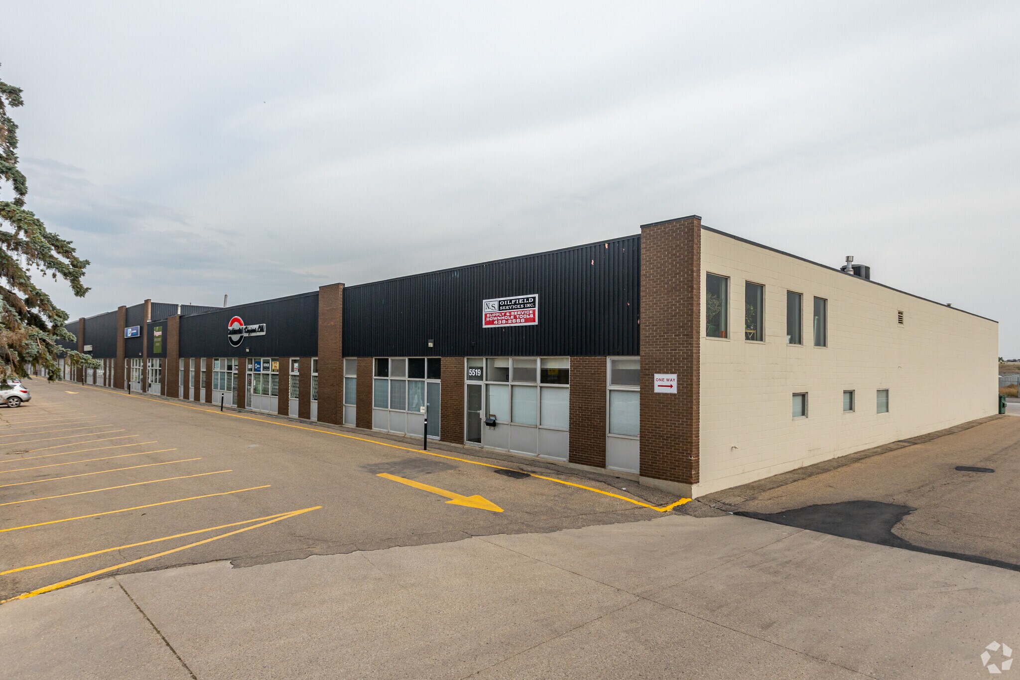 5203-5519 82 Av NW, Edmonton, AB à louer Photo principale– Image 1 sur 8