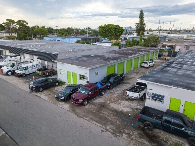 537-549 NE 34th St, Oakland Park, FL à vendre - Photo de l’immeuble – Image 2 sur 4