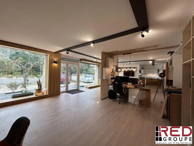 Plus de détails pour Local commercial à louer