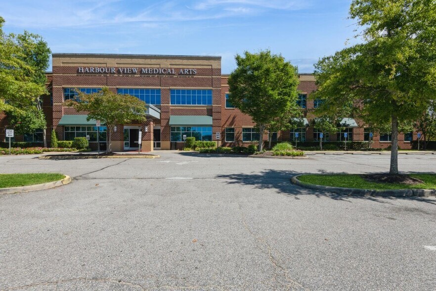 5838 Harbour View Blvd, Suffolk, VA à louer - Photo de l’immeuble – Image 3 sur 6