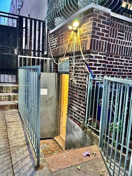 857 Montgomery St, Brooklyn, NY à louer - Photo de l’immeuble – Image 3 sur 16