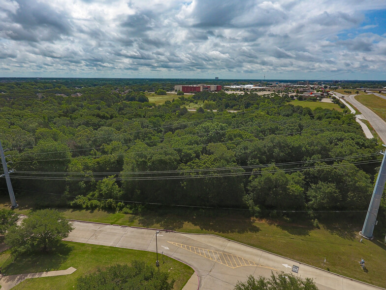 N Earl Rudder Fwy, Bryan, TX à vendre - Photo de l’immeuble – Image 3 sur 4