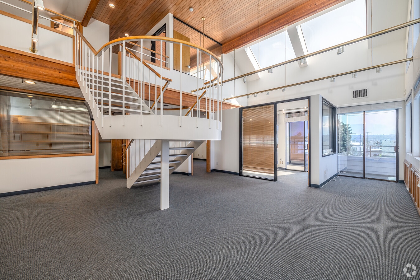 2200 Pacific Coast Hwy, Hermosa Beach, CA 90254 - Lot 311 -  - Photo intérieure - Image 1 of 5