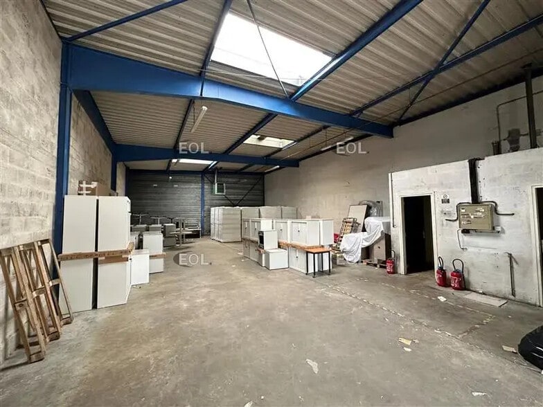 Local d’activités dans Ivry-sur-Seine à louer - Photo de l’immeuble – Image 3 sur 4