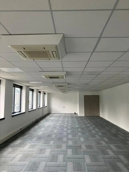 Bureau dans Nanterre à louer - Photo de l’immeuble – Image 1 sur 1