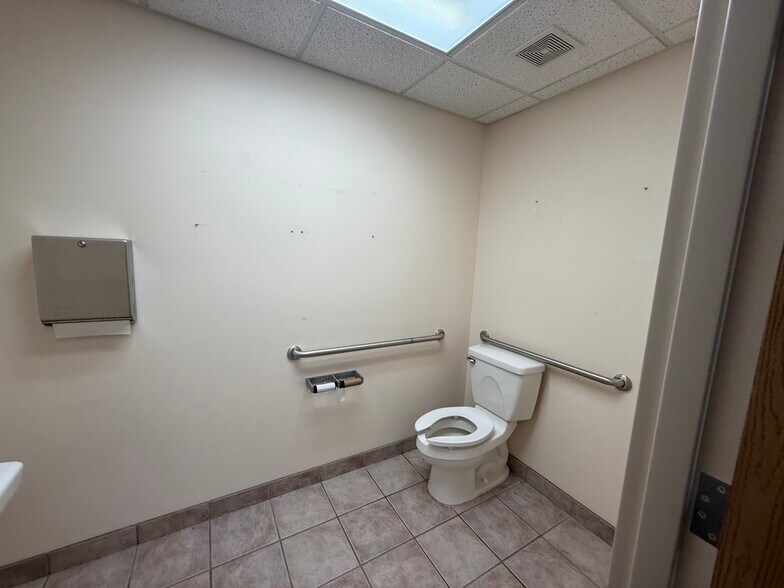 9460 S Saginaw Rd, Grand Blanc, MI à louer - Photo de l’immeuble – Image 3 sur 19