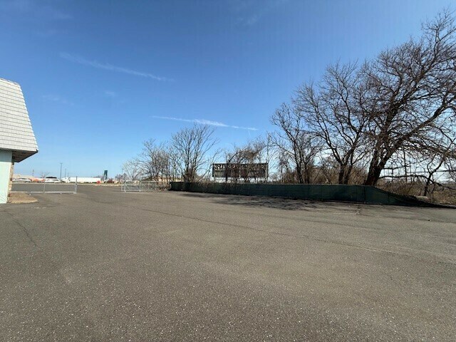 8100 US 13, Levittown, PA à vendre - Photo de l’immeuble – Image 3 sur 6