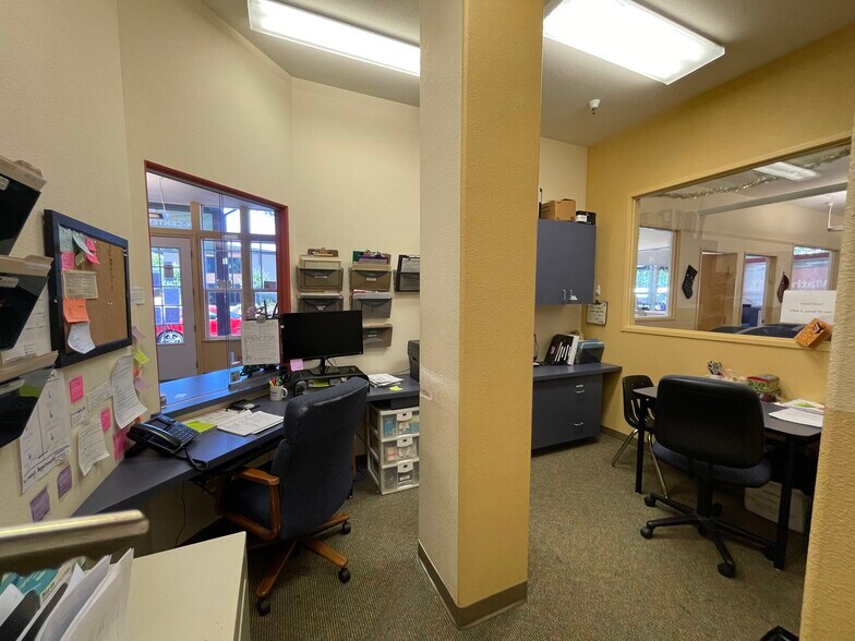 220 Windsor River Rd, Windsor, CA à vendre - Photo intérieure – Image 2 sur 6