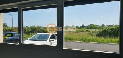 Local d'activités dans Izon à vendre Photo intérieure– Image 2 sur 8