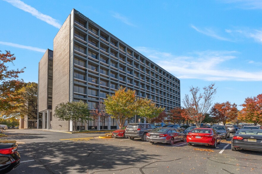 8229 Boone Blvd, Vienna, VA à louer - Photo de l’immeuble – Image 2 sur 32
