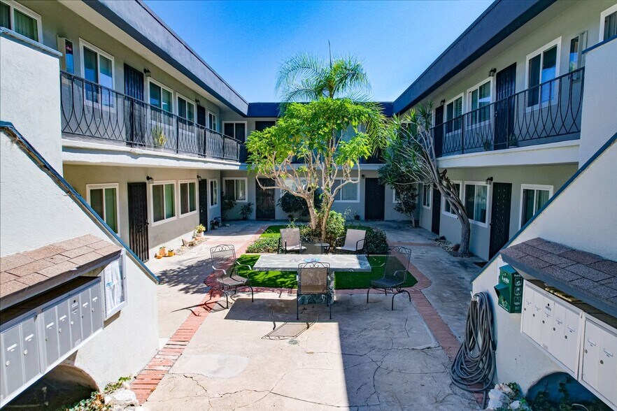 2125 Reed Ave, San Diego, CA à vendre - Photo de l’immeuble – Image 3 sur 14