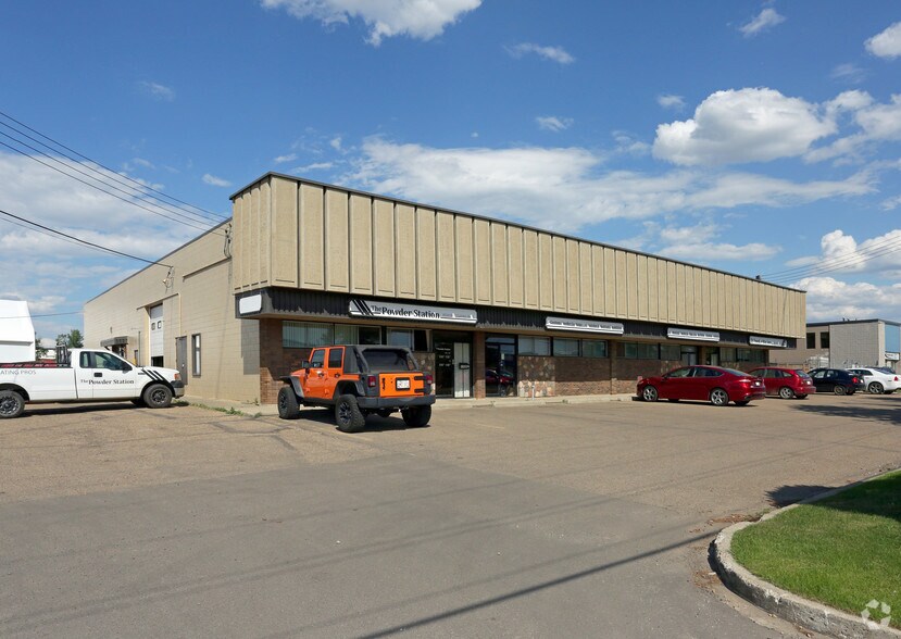 6145-6153 80 St NW, Edmonton, AB à louer - Photo de l’immeuble – Image 1 sur 8