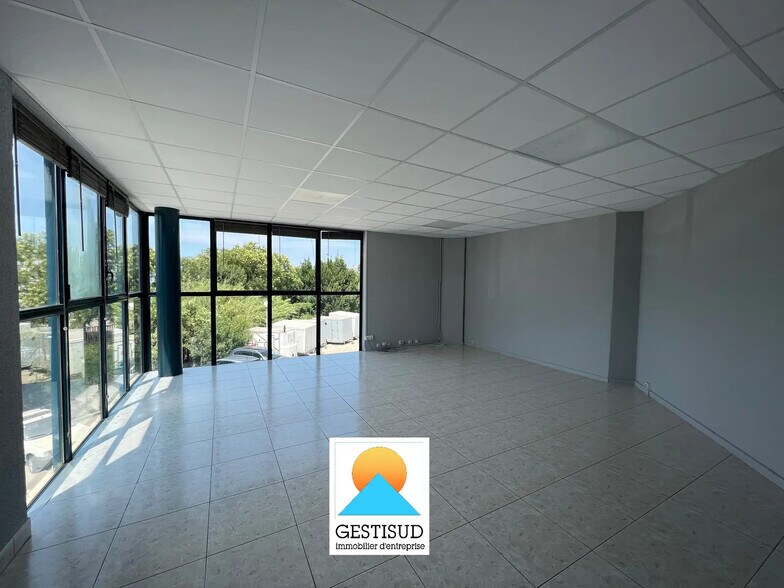 Bureau dans Aubagne à louer - Photo de l’immeuble – Image 1 sur 4