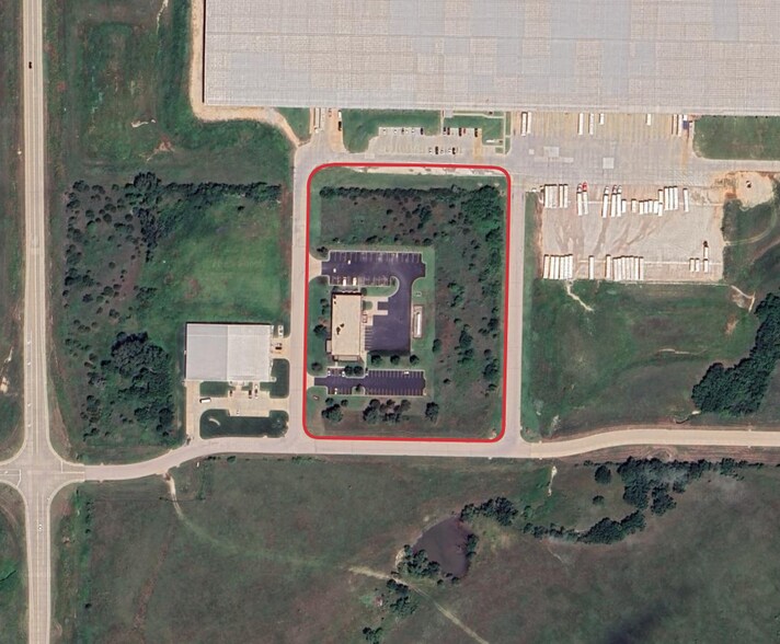 3900 E 12th Ave, Winfield, KS à vendre - Photo de l’immeuble – Image 2 sur 9