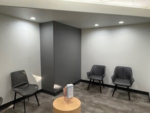 20301 Ventura Blvd, Woodland Hills, CA à louer Photo intérieure– Image 2 sur 14