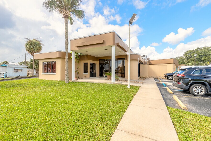 258 Riverside Dr, Daytona Beach, FL à vendre - Photo de l’immeuble – Image 2 sur 57