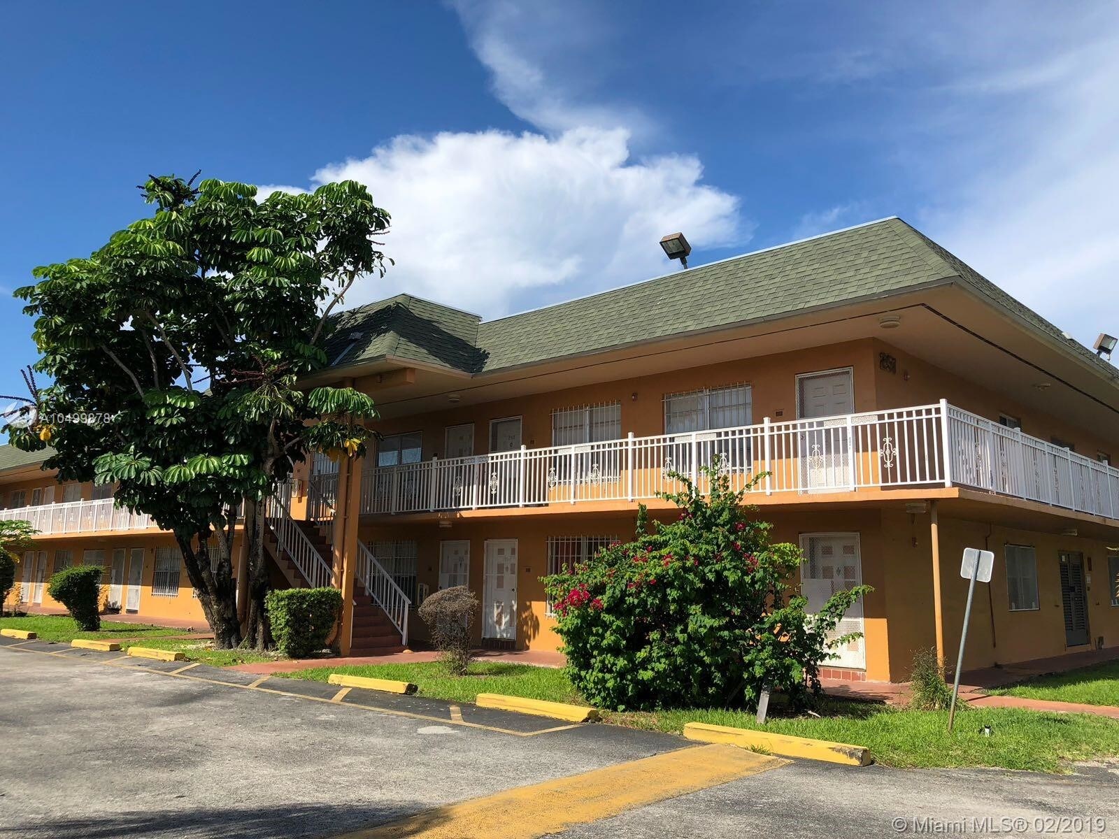 18 Units Miami Gardens portefeuille de 18 biens à vendre sur LoopNet.fr Photo principale– Image 1 sur 27