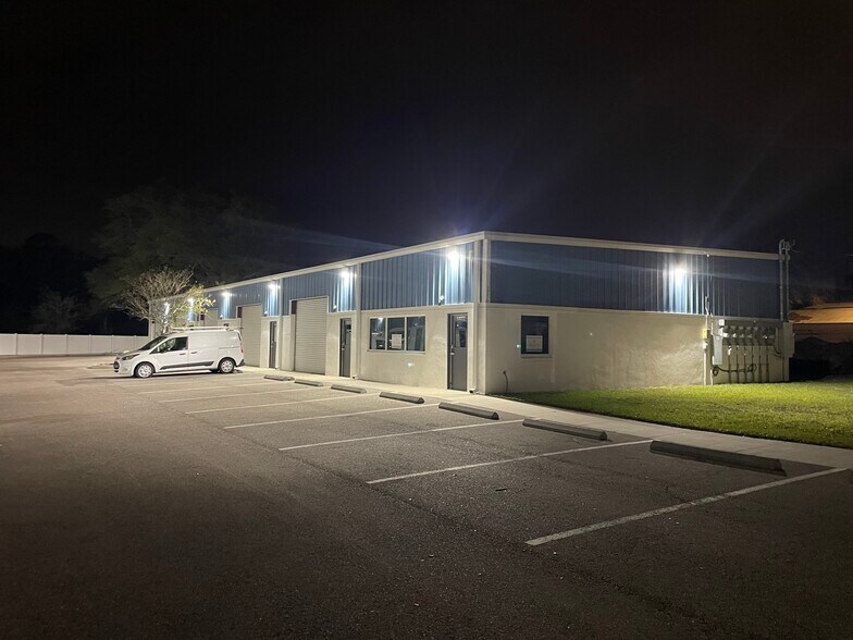 14212 N Florida Ave, Tampa, FL à louer - Photo de l’immeuble – Image 2 sur 5