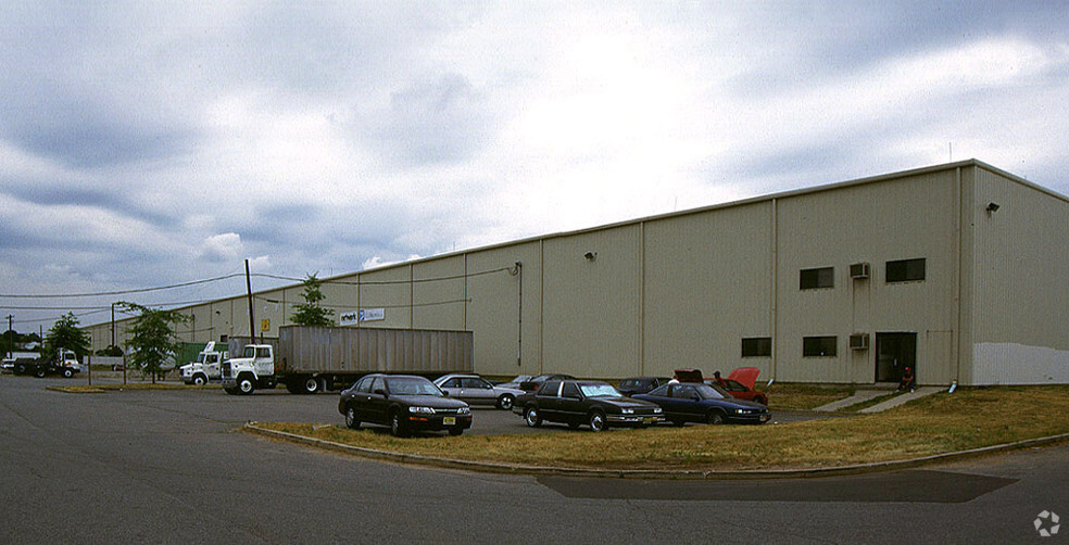 100 Middlesex Ave, Carteret, NJ à louer - Photo de l’immeuble – Image 2 sur 17