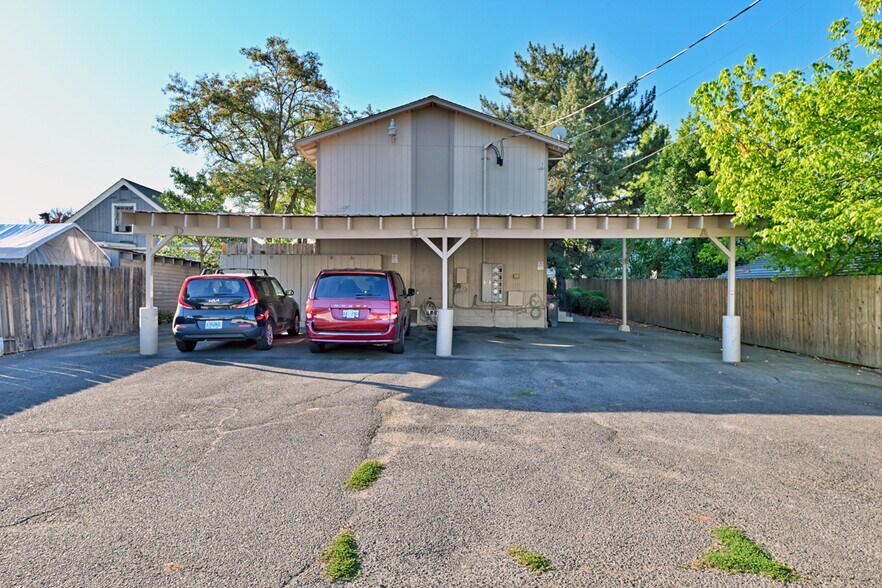 437 Ash St, Central Point, OR à vendre - Photo de l’immeuble – Image 2 sur 31