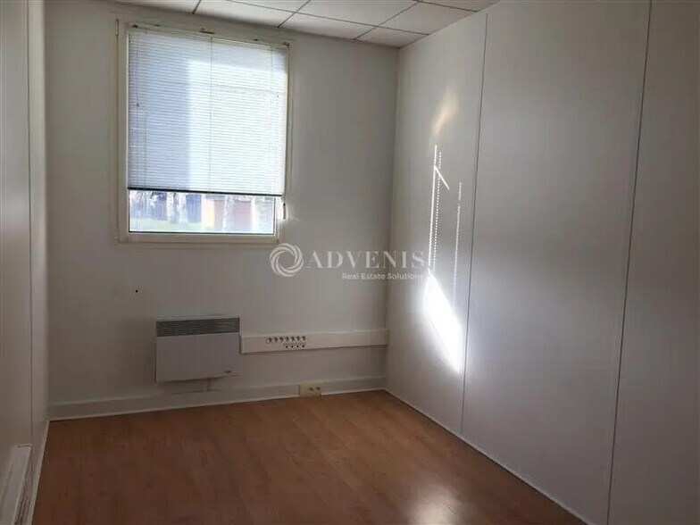 Bureau dans Loos à louer - Photo de l’immeuble – Image 3 sur 9