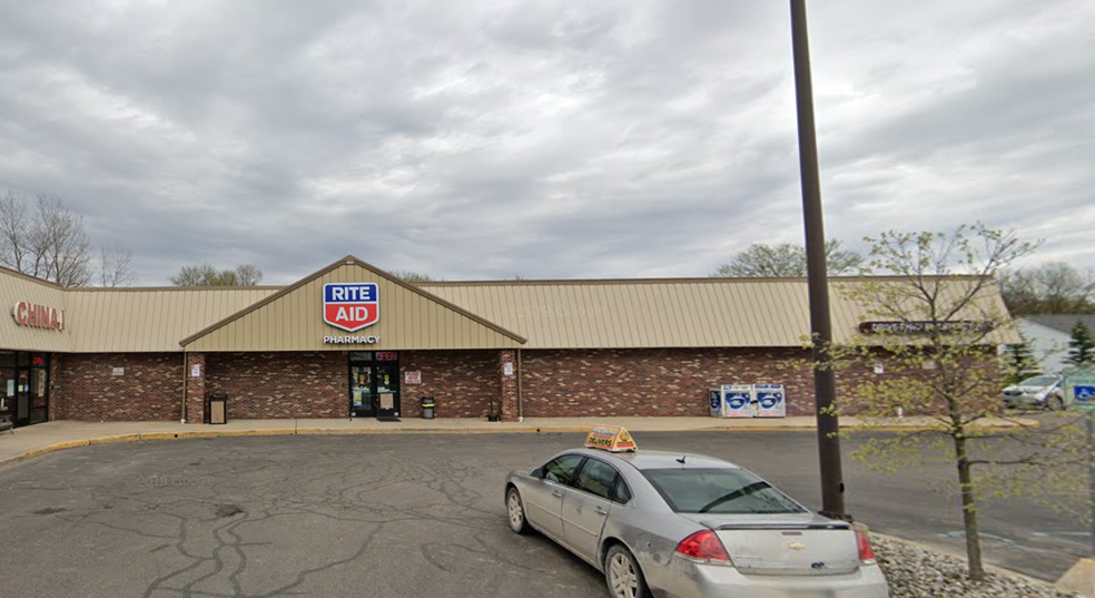 860-888 N Van Dyke Rd, Almont, MI à louer - Photo de l’immeuble – Image 1 sur 2