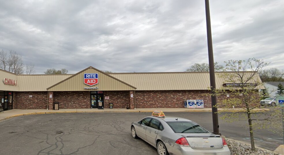860-888 N Van Dyke Rd, Almont, MI à louer - Photo de l’immeuble – Image 2 sur 2