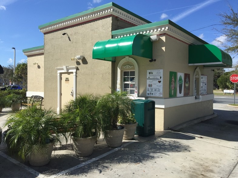 2521 French Ave, Sanford, FL à vendre - Photo de l’immeuble – Image 3 sur 6