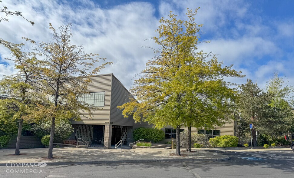 960-1005 SW Disk Dr, Bend, OR à louer - Photo de l’immeuble – Image 2 sur 7
