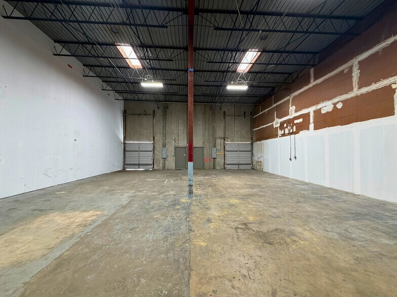 3600-3606 Silver Star Rd, Orlando, FL à louer - Photo intérieure – Image 3 sur 9