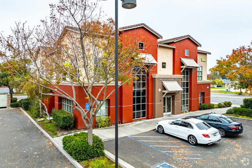 672 W 11th St, Tracy, CA à louer - Photo de l’immeuble – Image 2 sur 6