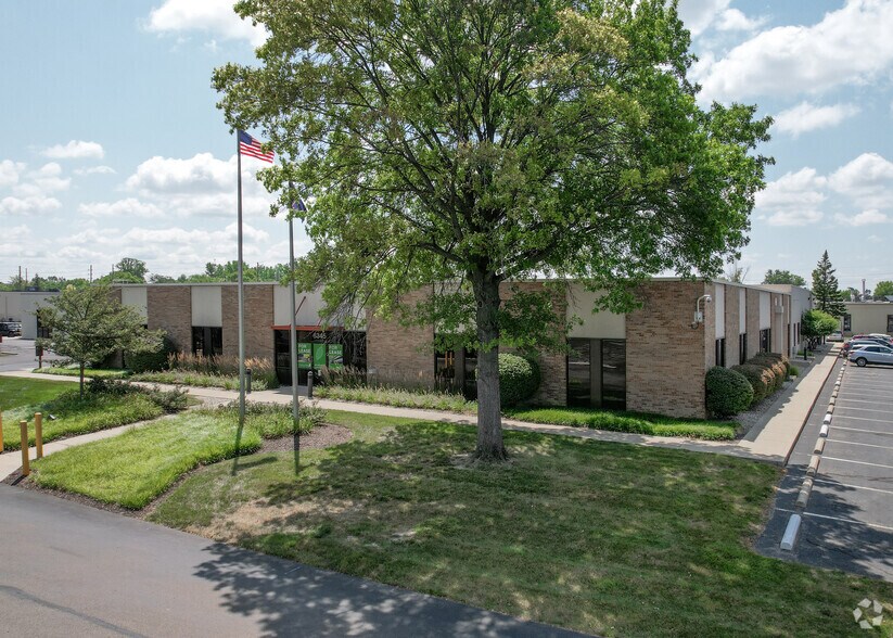 6345 Castleway Ct, Indianapolis, IN à louer - Photo de l’immeuble – Image 2 sur 4