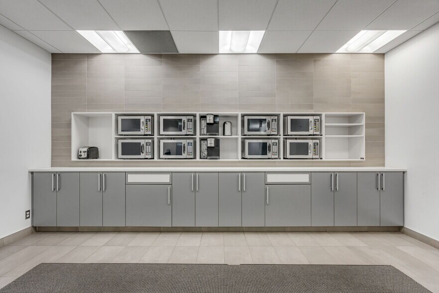6500 Boul Guillaume-Couture, Lévis, QC à louer - Photo intérieure – Image 2 sur 10