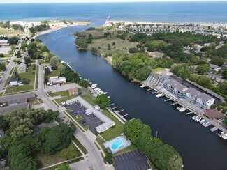 Plus de détails pour 520 Water St, Manistee, MI - Hôtellerie à vendre