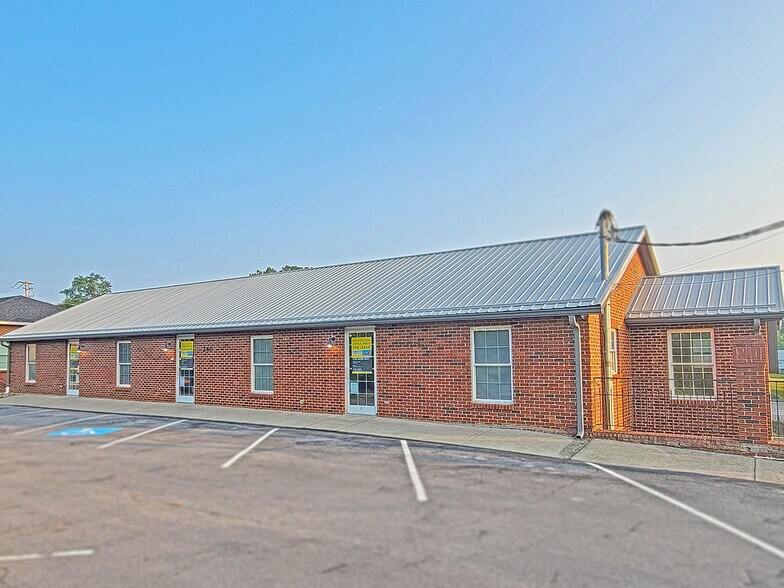 240 Suncrest St, Johnson City, TN à louer - Photo de l’immeuble – Image 1 sur 17