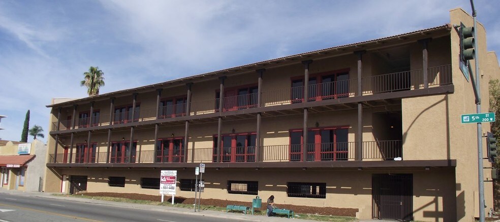 504 N Mountain View Ave, San Bernardino, CA à vendre - Photo de l’immeuble – Image 3 sur 27