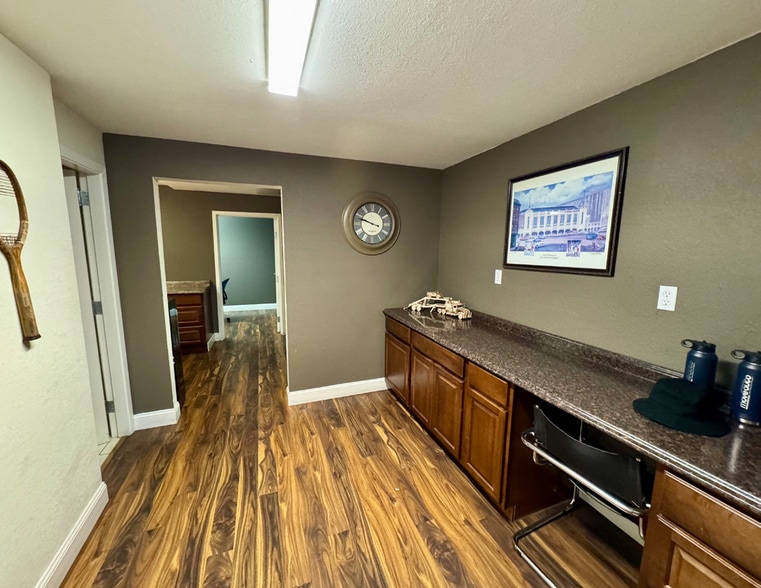 1590 Rollins Rd, Burlingame, CA à louer - Photo intérieure – Image 2 sur 9