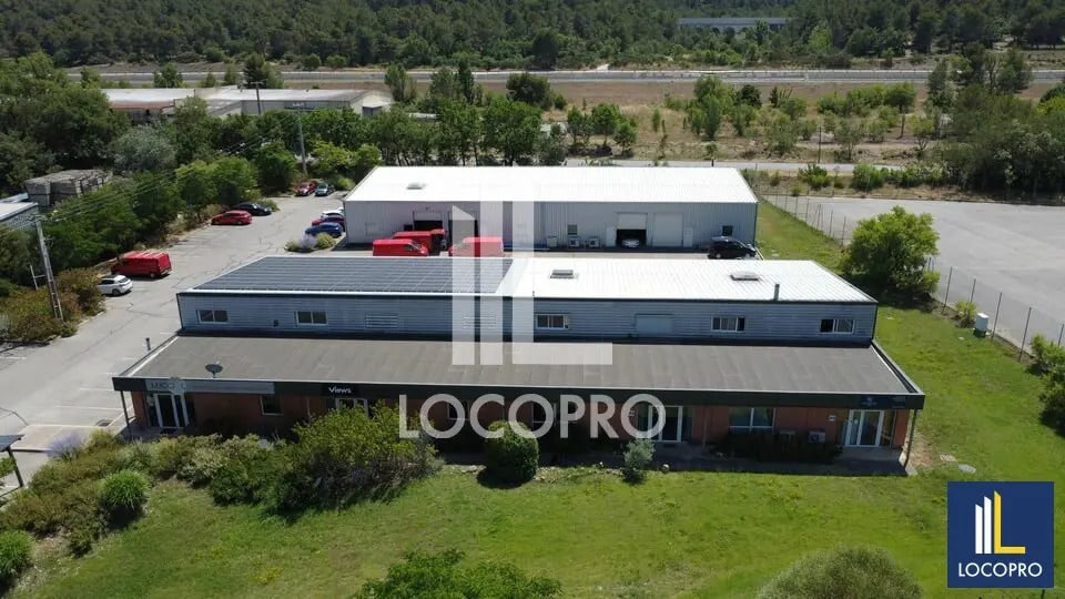 Local d'activités dans LA ROQUE-D'ANTHERON à vendre - Photo de l’immeuble – Image 1 sur 12