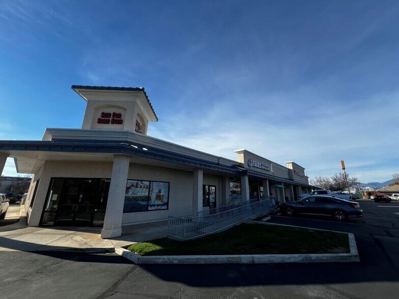 555 E Cypress Ave, Redding, CA à louer - Photo de l’immeuble – Image 2 sur 15