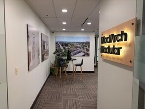 5811 Cooney Rd, Richmond, BC à louer Photo intérieure– Image 1 sur 9