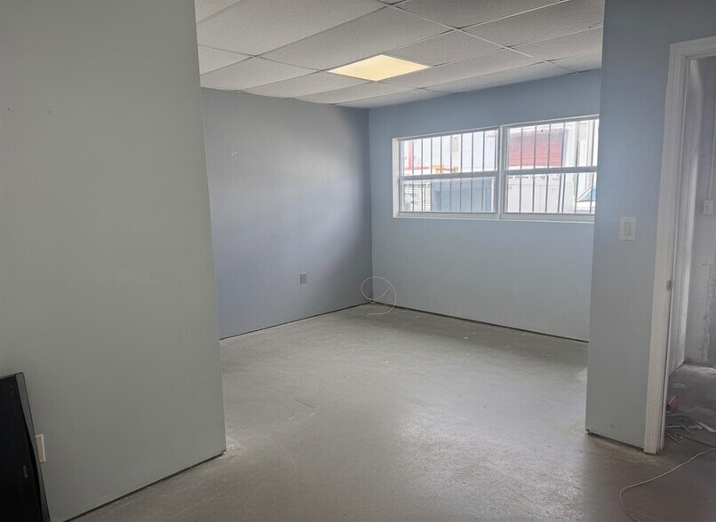 4330-4342 E 10th Ct, Hialeah, FL à louer - Photo de l’immeuble – Image 3 sur 7