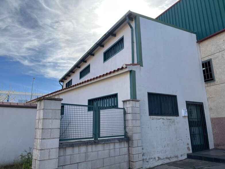Industriel/Logistique dans Malpartida de Cáceres à vendre - Photo de l’immeuble – Image 2 sur 7