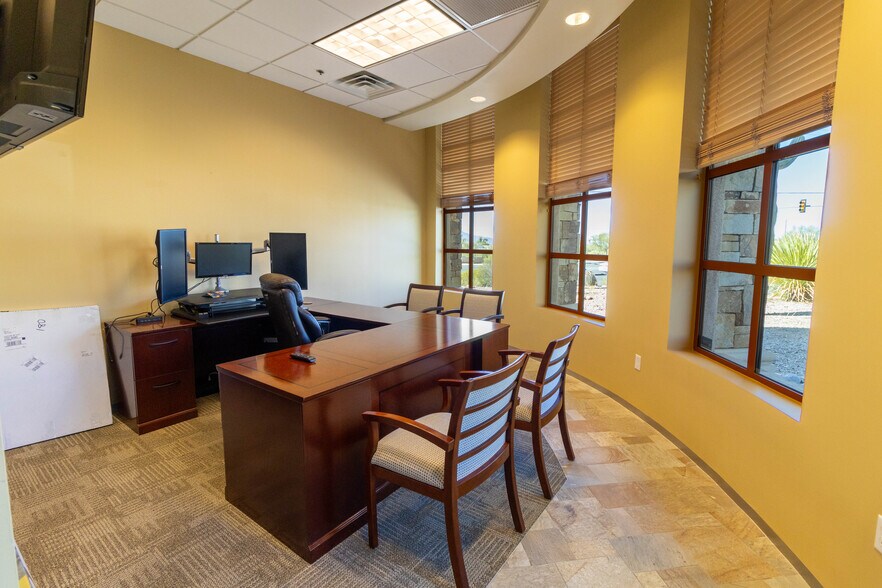 1725 E Skyline Dr, Tucson, AZ à louer - Photo intérieure – Image 2 sur 18