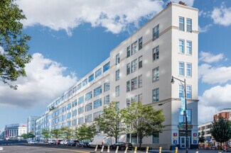 Plus de détails pour 2728 Thomson Ave, Long Island City, NY - Logement à vendre