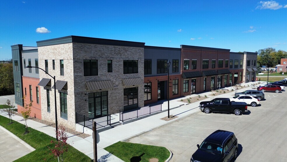 1107 S 44th Pl, Cumming, IA à louer - Photo de l’immeuble – Image 2 sur 5