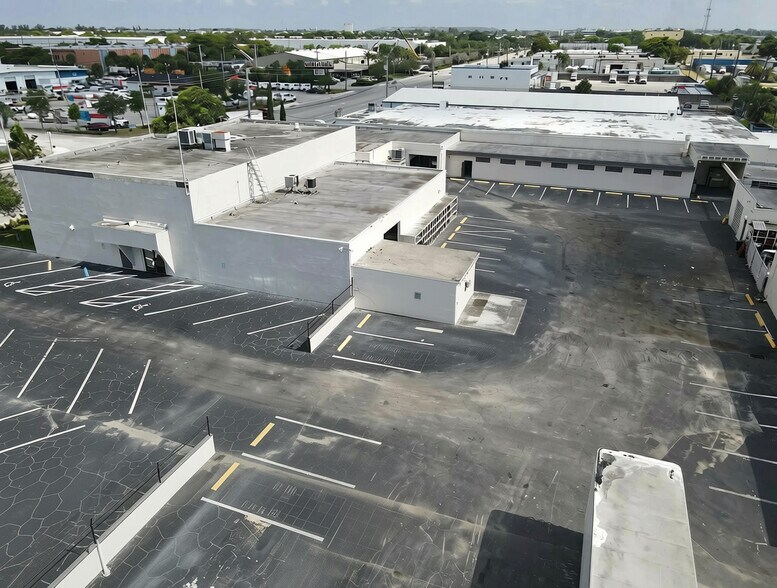 950 SW 12th Ave, Pompano Beach, FL à vendre - Photo de l’immeuble – Image 1 sur 23