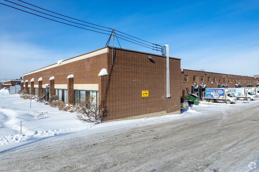 295-455 Deslauriers Rue, Saint-Laurent, QC à louer - Photo de l’immeuble – Image 3 sur 25