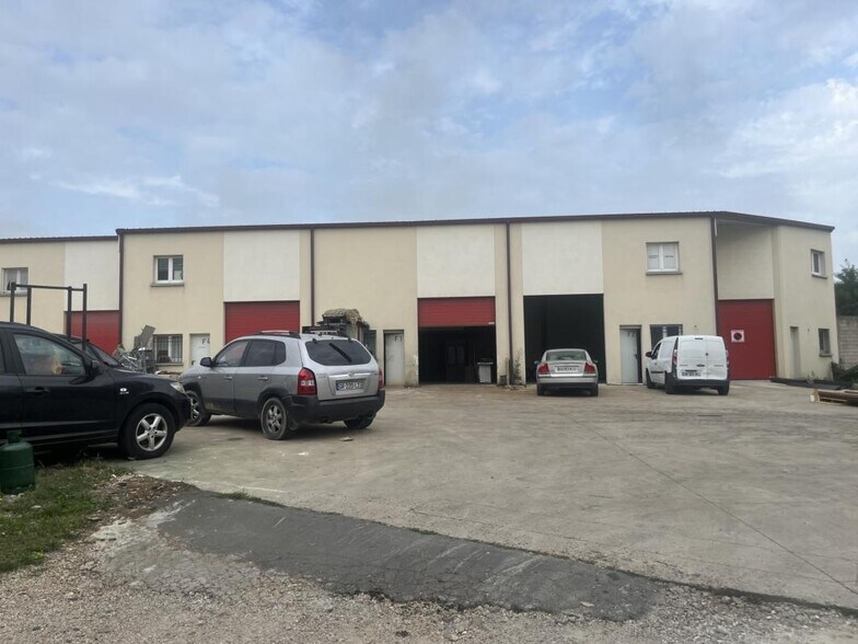 Industriel/Logistique dans Stains à louer - Photo de l’immeuble – Image 1 sur 33