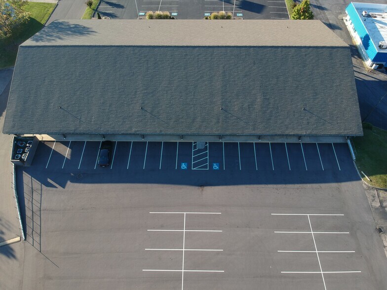 1135 Volunteer Pky, Bristol, TN à louer - Photo de l’immeuble – Image 3 sur 6