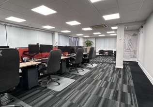 869 High Rd, Londres à louer Photo intérieure– Image 1 sur 13